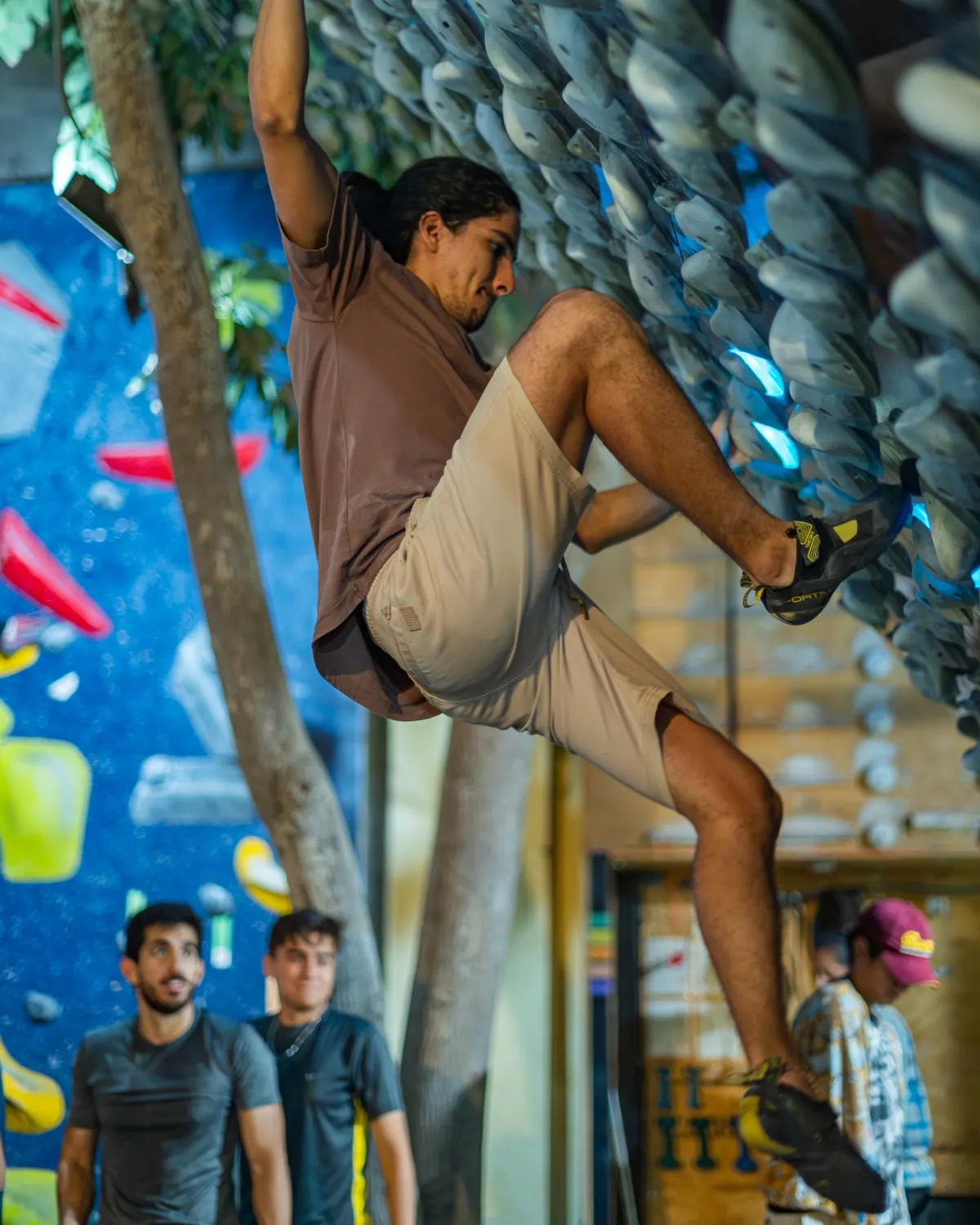 Escalando en el Kilter Board de Bloque